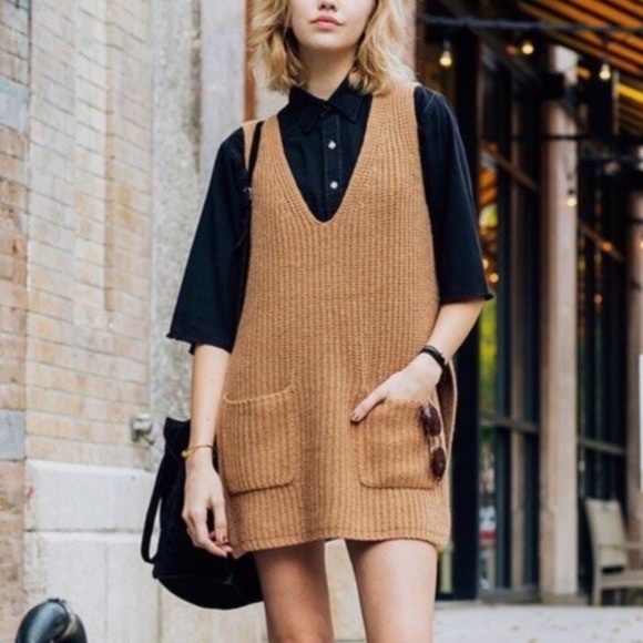 SOLD 🤑 Blushing Heart Sleeveless Camel Tan Long Rib Top - Picture 3 of 3